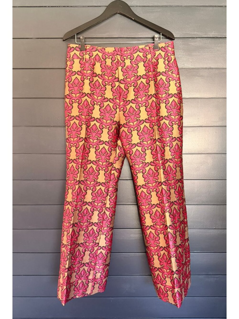LA DoubleJ Pink and Gold Patterned Sleeveless Top and Wide-Leg Pants Set - Picture 9 of 12